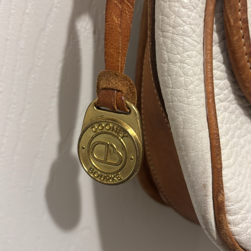Vintage Dooney and Burke White and Brown Leather Shoulder Bag - Picture 3 of 9